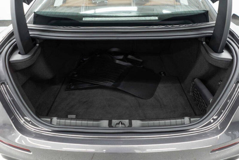 2022 Maserati Ghibli Modena Q4