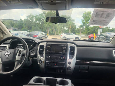 2017 Nissan Titan SV