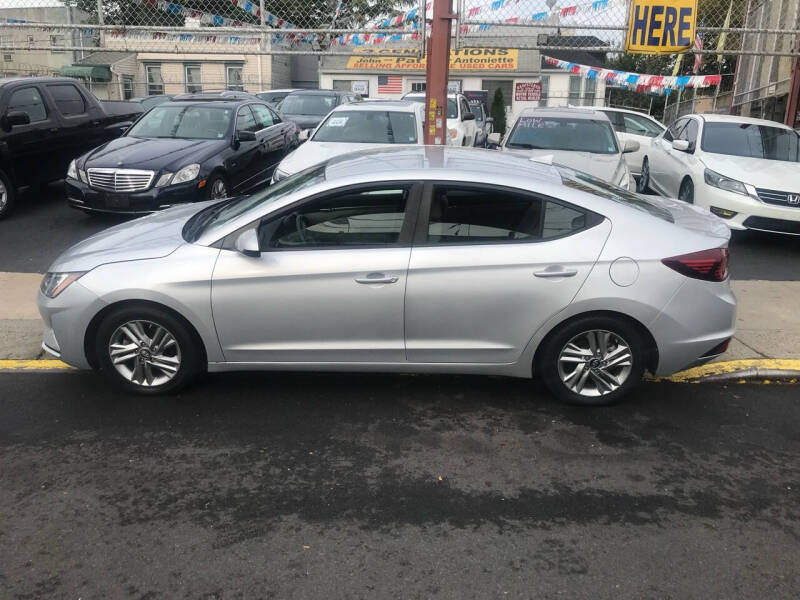 2019 Hyundai Elantra SEL photo 2