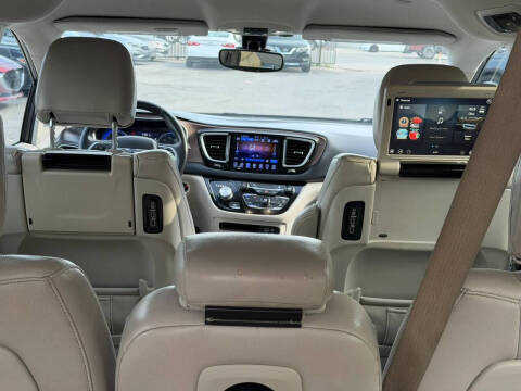 2017 Chrysler Pacifica Touring-L Plus