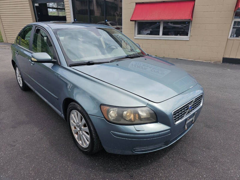 2004 Volvo S40 for sale at I-Deal Cars LLC in York PA