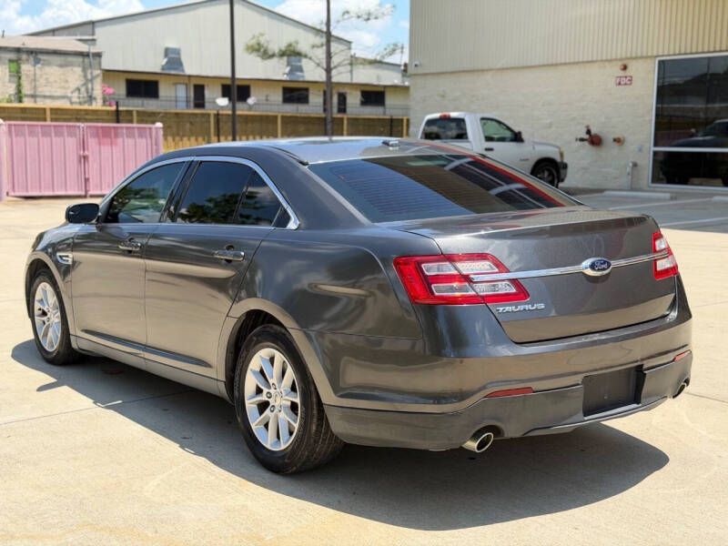 2015 Ford Taurus SE