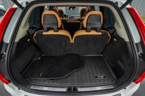 2016 Volvo XC90 T6 Momentum