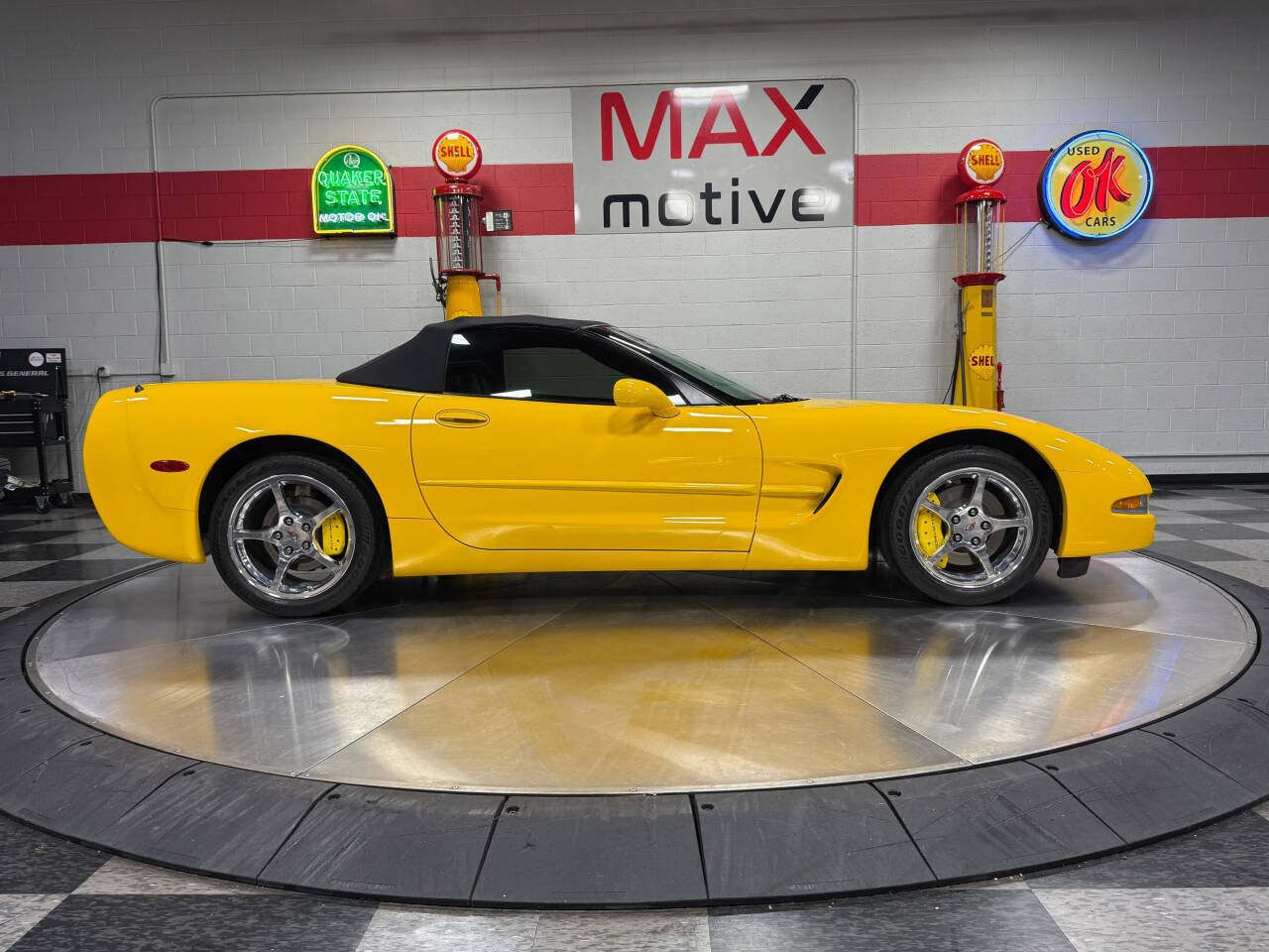 2004 Chevrolet Corvette 24