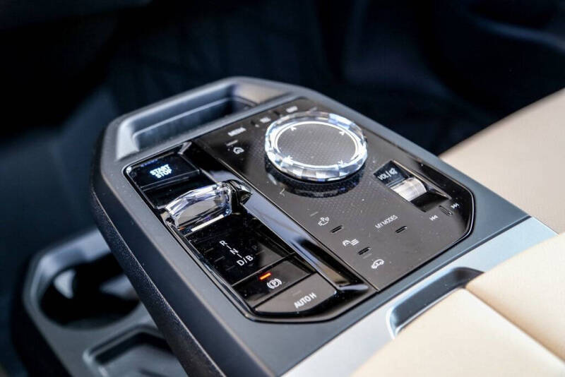 2025 BMW iX xDrive50