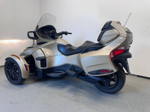 2018 Can-Am Spyder RT Champagne Dark