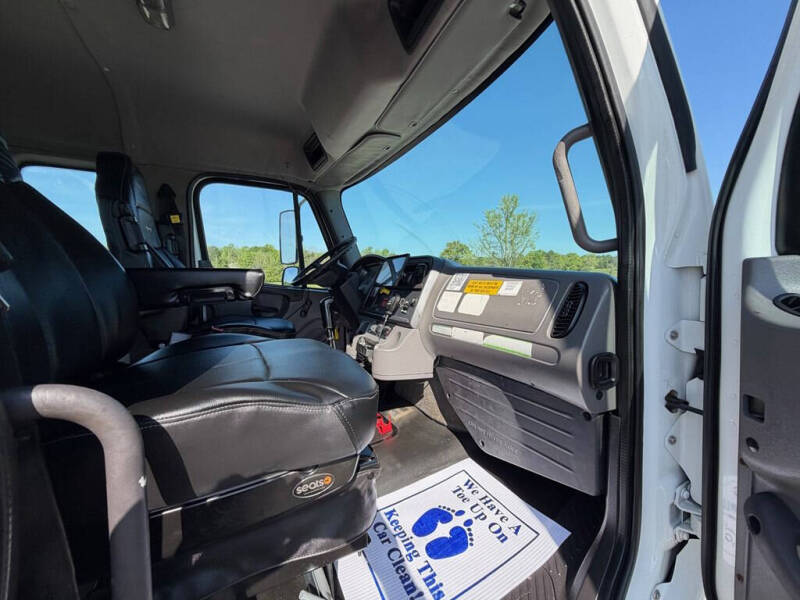 2014 Freightliner 108 SD