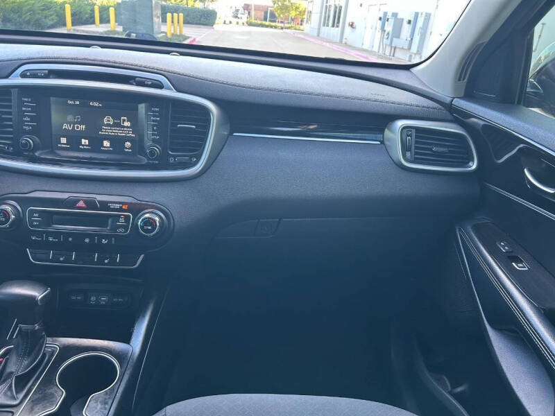 2019 Kia Sorento LX V6