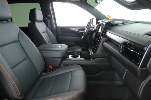 2025 GMC Yukon XL AT4