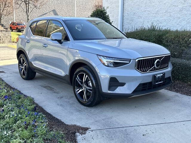 2025 Volvo XC40 B5 Core Bright Theme