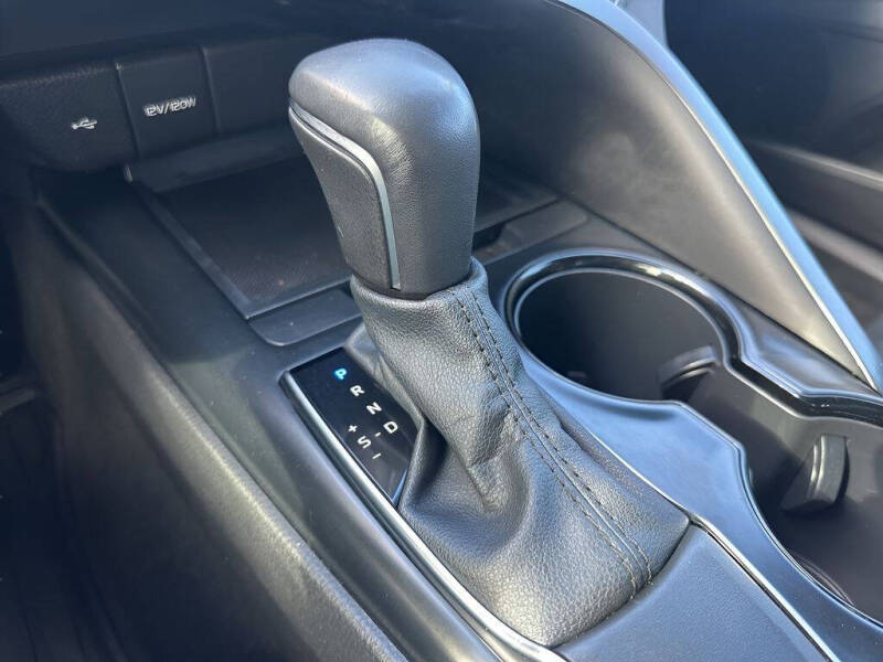 2020 Toyota Camry SE