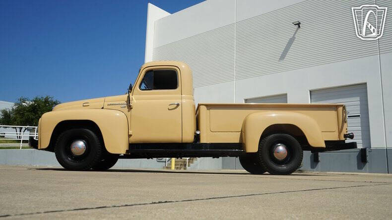 1951 International L 110