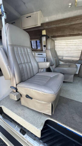 2002 Ford E-Series E-250 SD