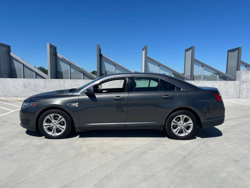 2018 Ford Taurus SEL