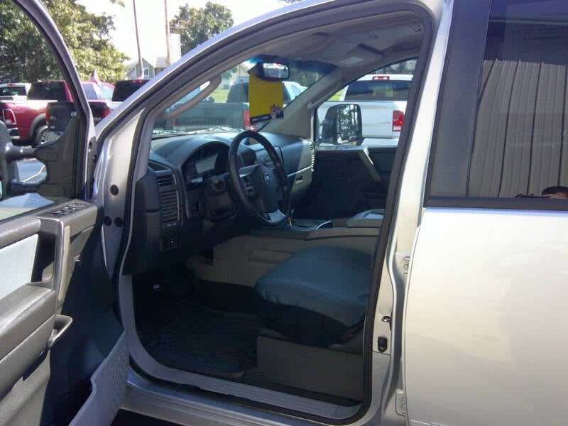 2004 Nissan Titan SE photo 11