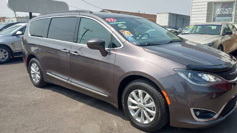 2017 Chrysler Pacifica Touring-L