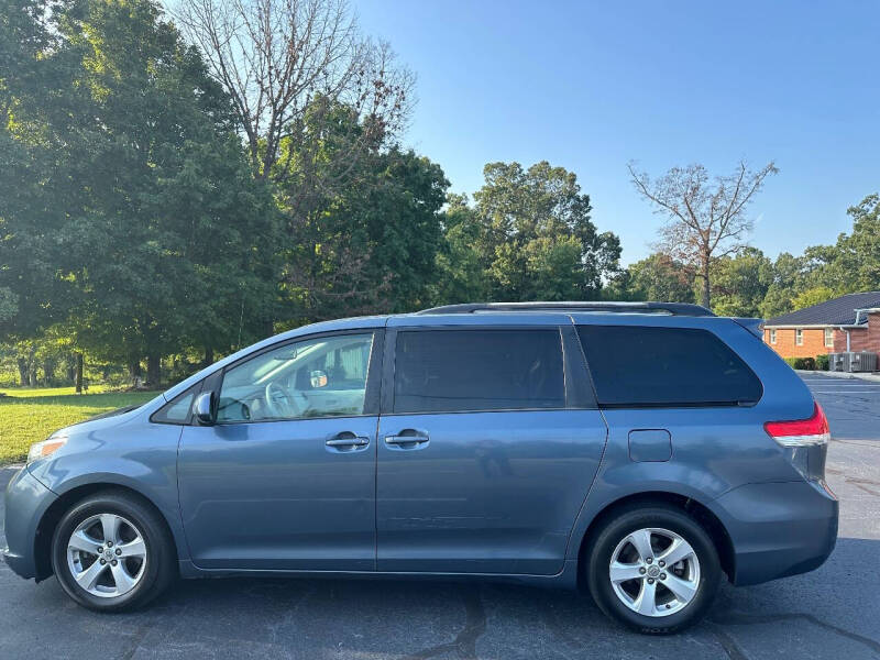 2013 Toyota Sienna LE 8-Passenger