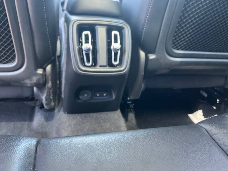 2023 Volvo XC40 B5 Plus Bright Theme