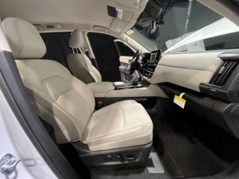 2025 Nissan Pathfinder SL