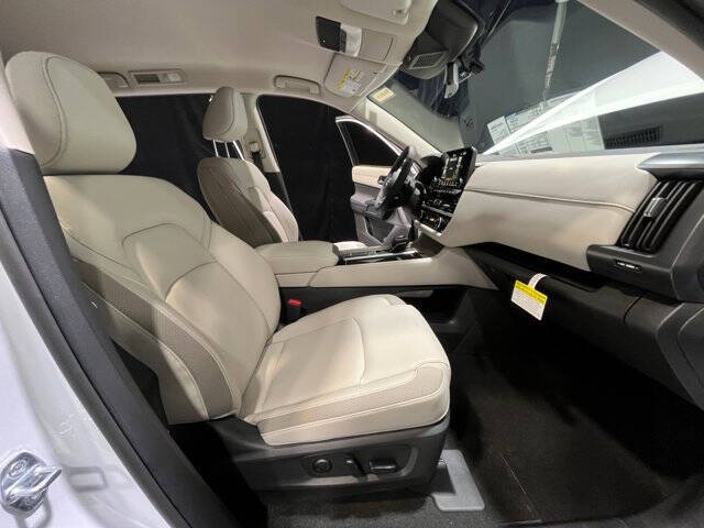 2025 Nissan Pathfinder SL