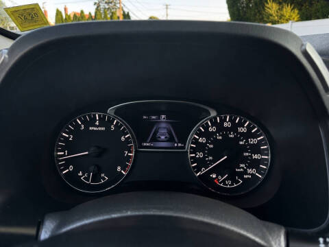 2017 Nissan Pathfinder SV