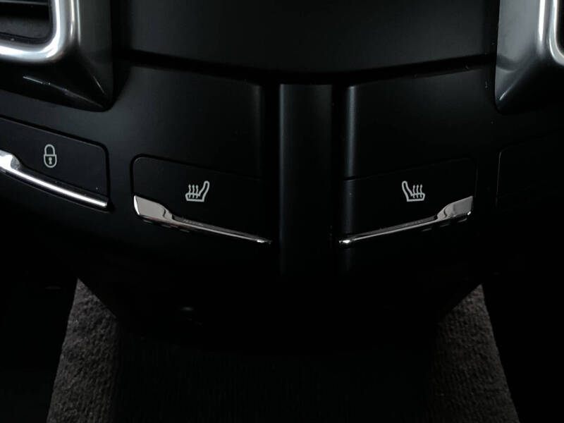 2016 Porsche Cayenne GTS