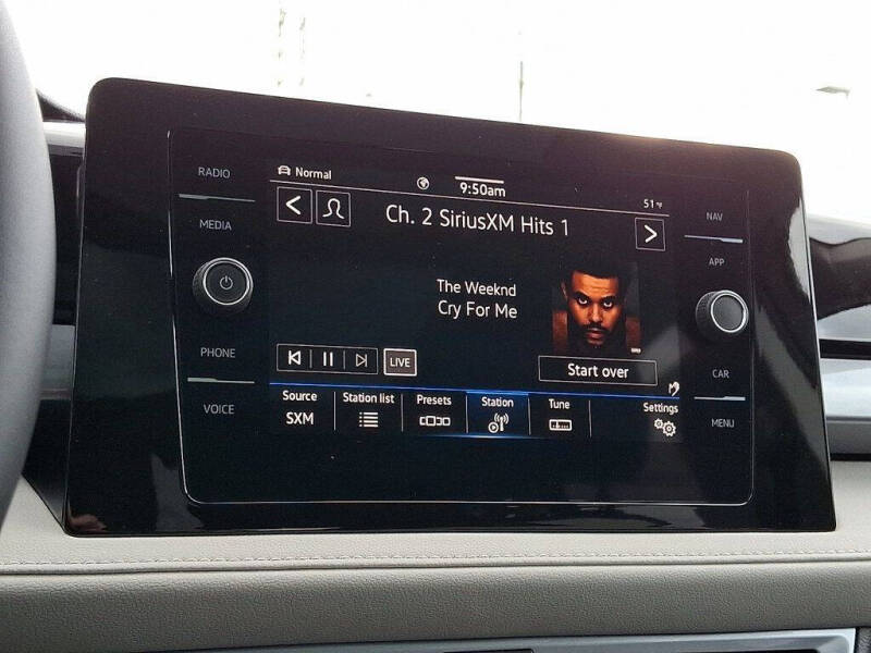 2025 Volkswagen Taos SEL 4Motion