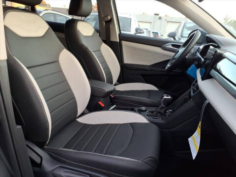 2025 Volkswagen Taos SEL 4Motion