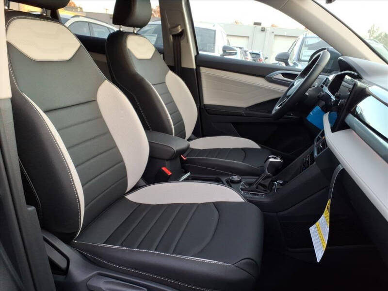 2025 Volkswagen Taos SEL 4Motion