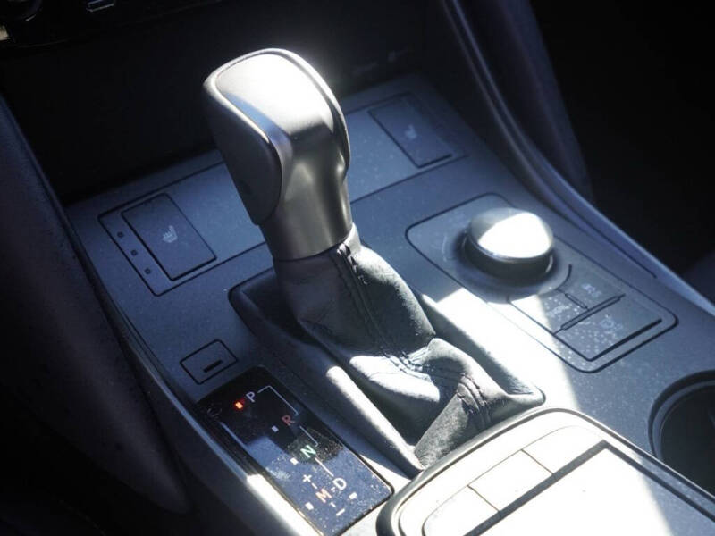 2024 Lexus IS 300 F SPORT Design