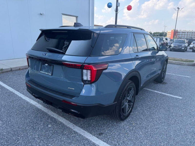 2025 Ford Explorer ST-Line