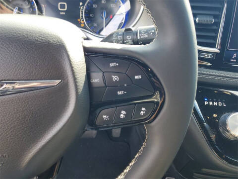 2024 Chrysler Pacifica Touring