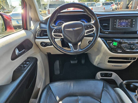 2017 Chrysler Pacifica Touring-L