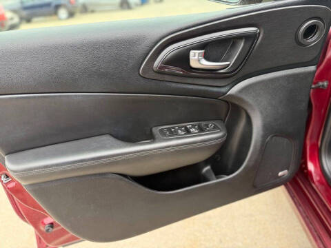 2016 Chrysler 200 S