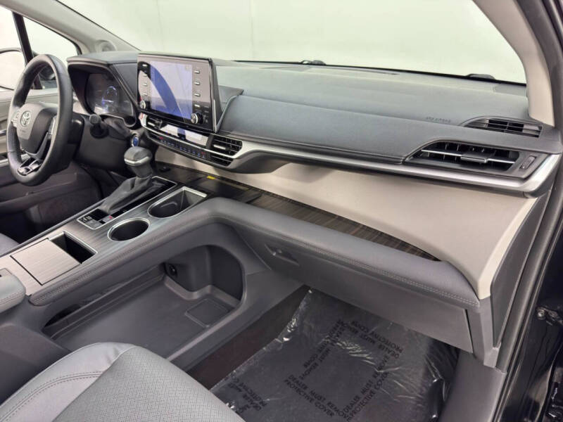 2022 Toyota Sienna Limited 7-Passenger