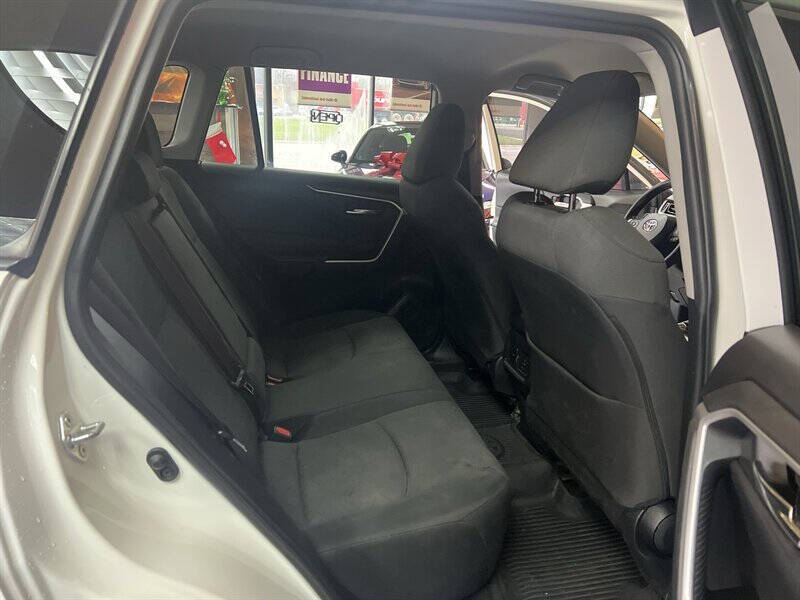 2020 Toyota RAV4 XLE