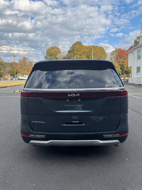 2024 Kia Carnival EX