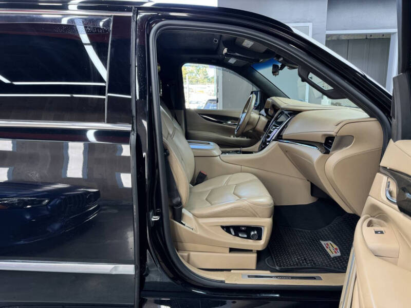 2020 Cadillac Escalade Platinum