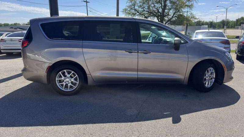 2017 Chrysler Pacifica LX