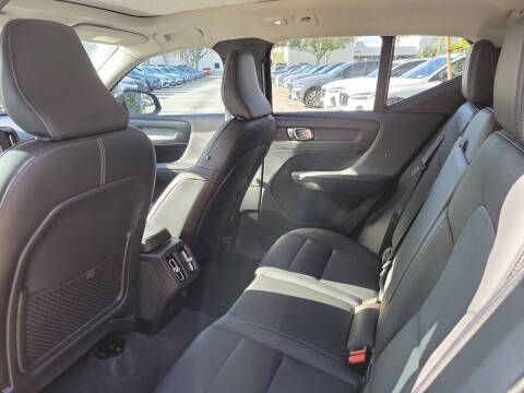 2024 Volvo XC40 B5 Plus Dark Theme