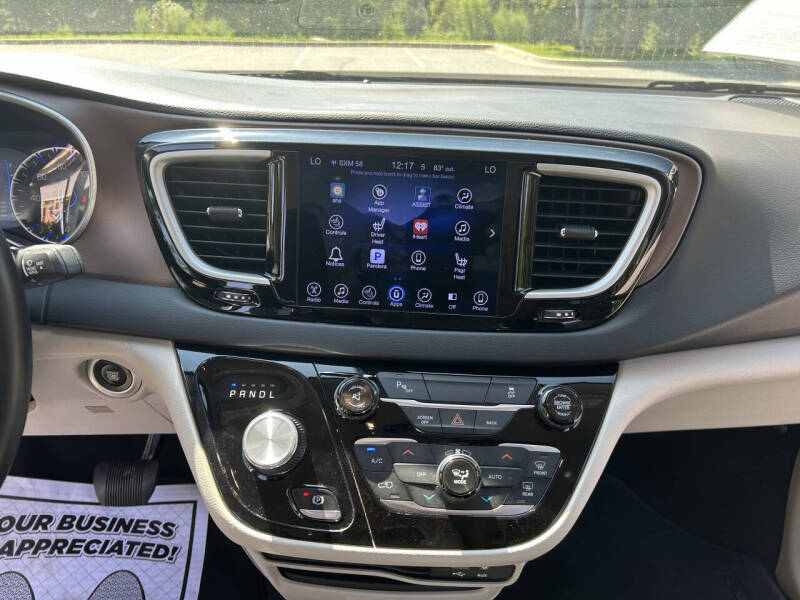 2017 Chrysler Pacifica Touring-L