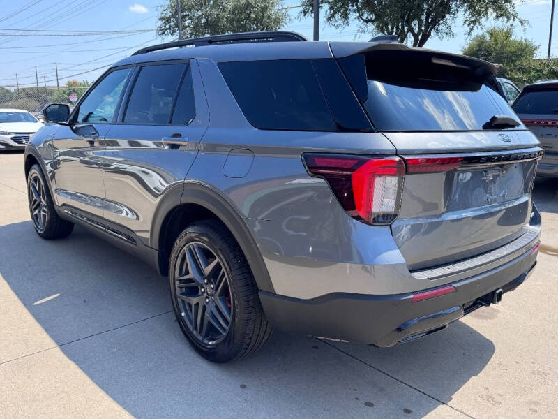 2025 Ford Explorer ST-Line