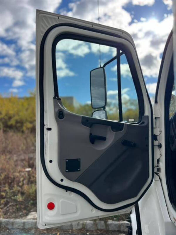 2018 Freightliner M2 106