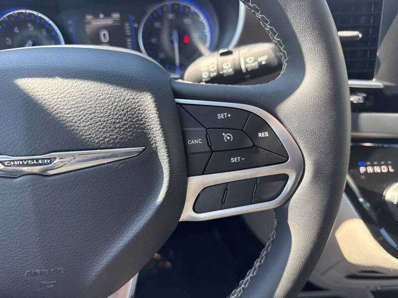 2023 Chrysler Voyager LX