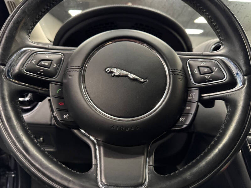 2016 Jaguar XJ R-Sport