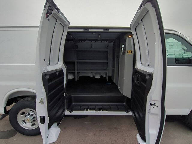 2025 Chevrolet Express 2500