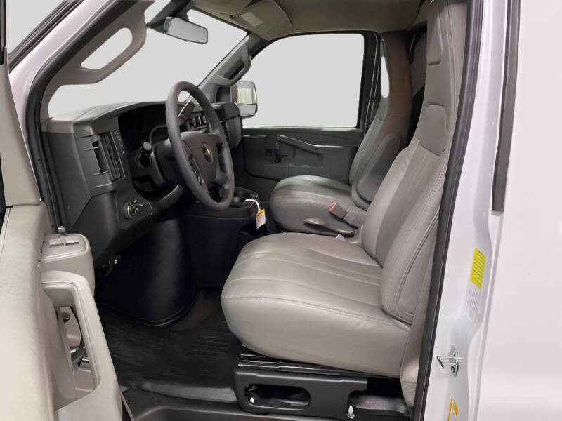 2025 Chevrolet Express 2500