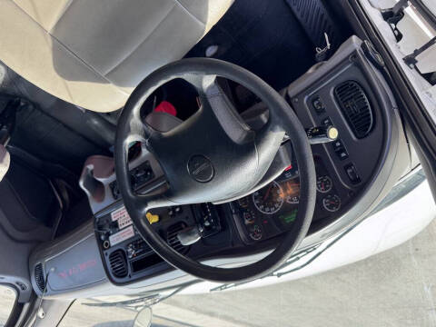 2018 Freightliner M2 106