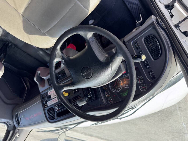 2018 Freightliner M2 106