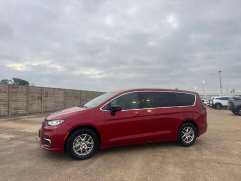 2025 Chrysler Pacifica Select